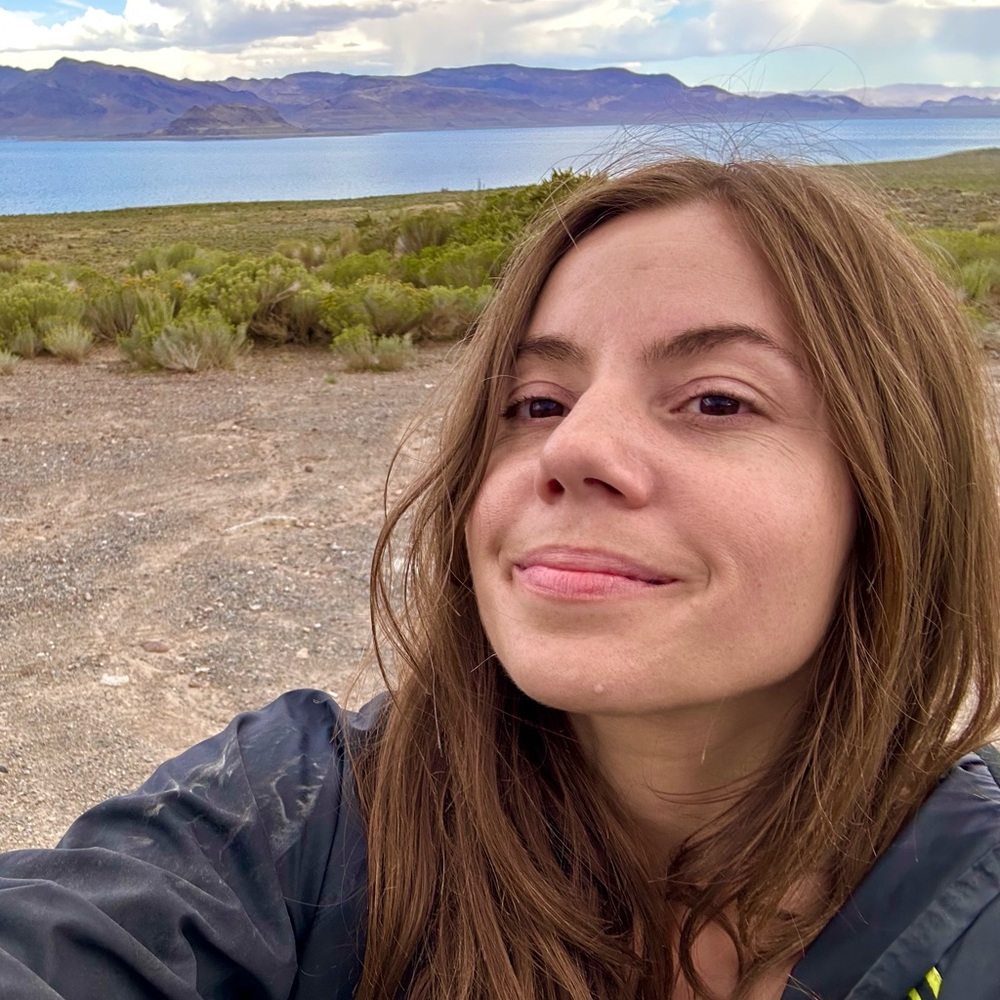 Meet your Posher, Adriana